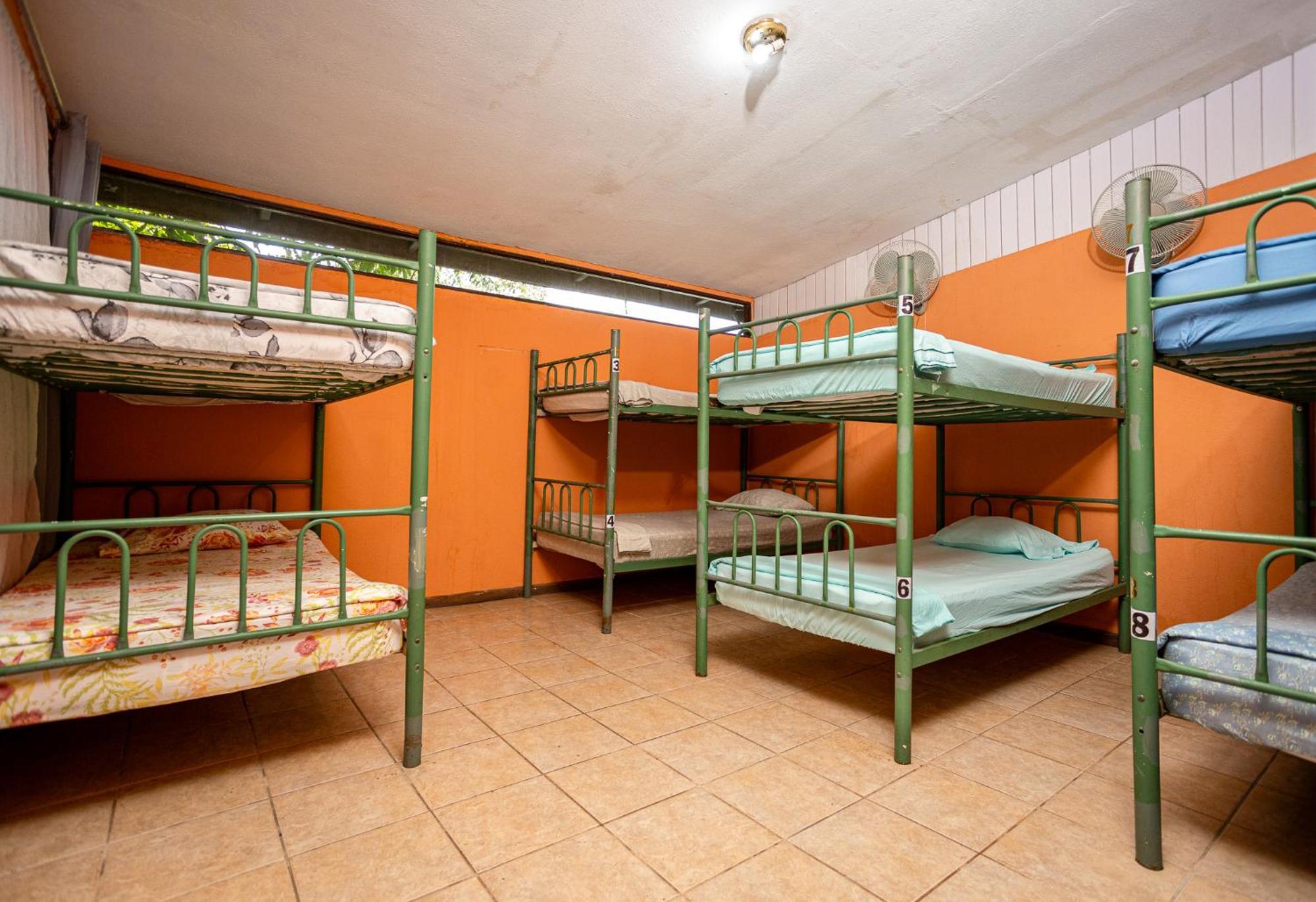 Manuel Antonio Hostel Экстерьер фото