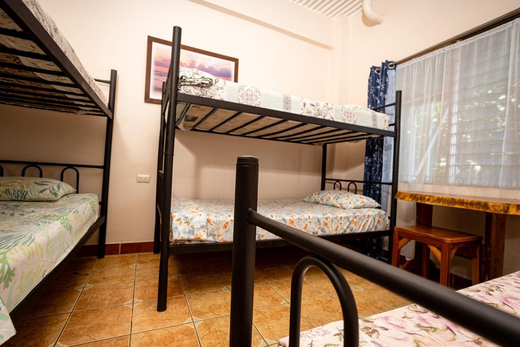Manuel Antonio Hostel Экстерьер фото