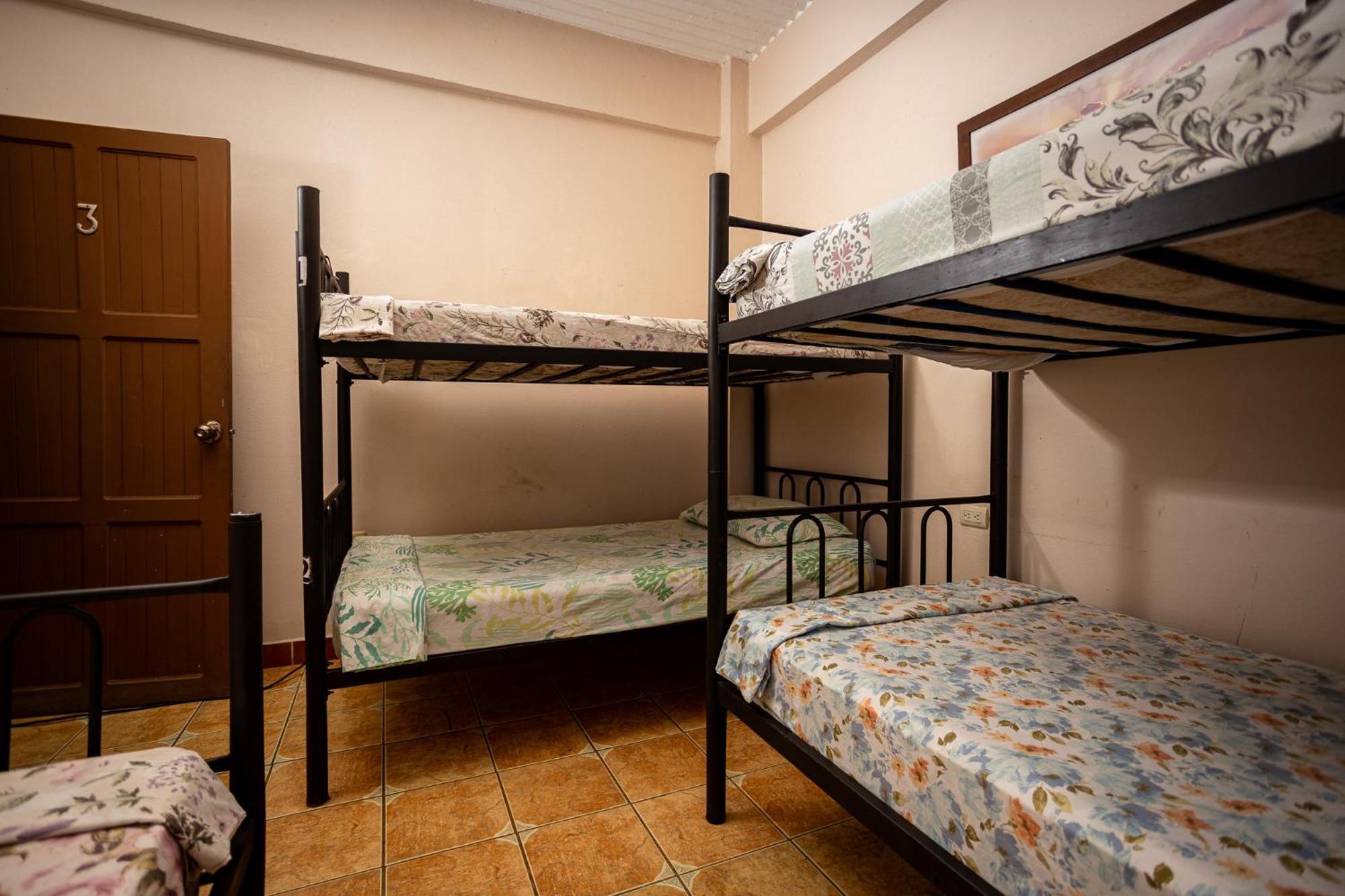 Manuel Antonio Hostel Экстерьер фото