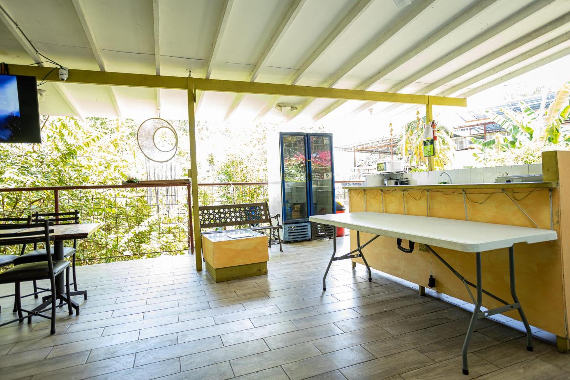 Manuel Antonio Hostel Экстерьер фото